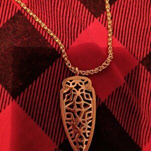 Kendra Scott necklace